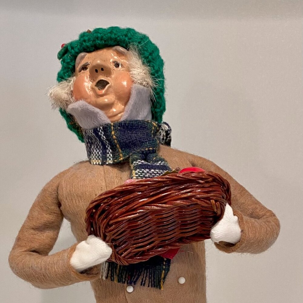 Byers Caroler Grandfather with gift basket collectible